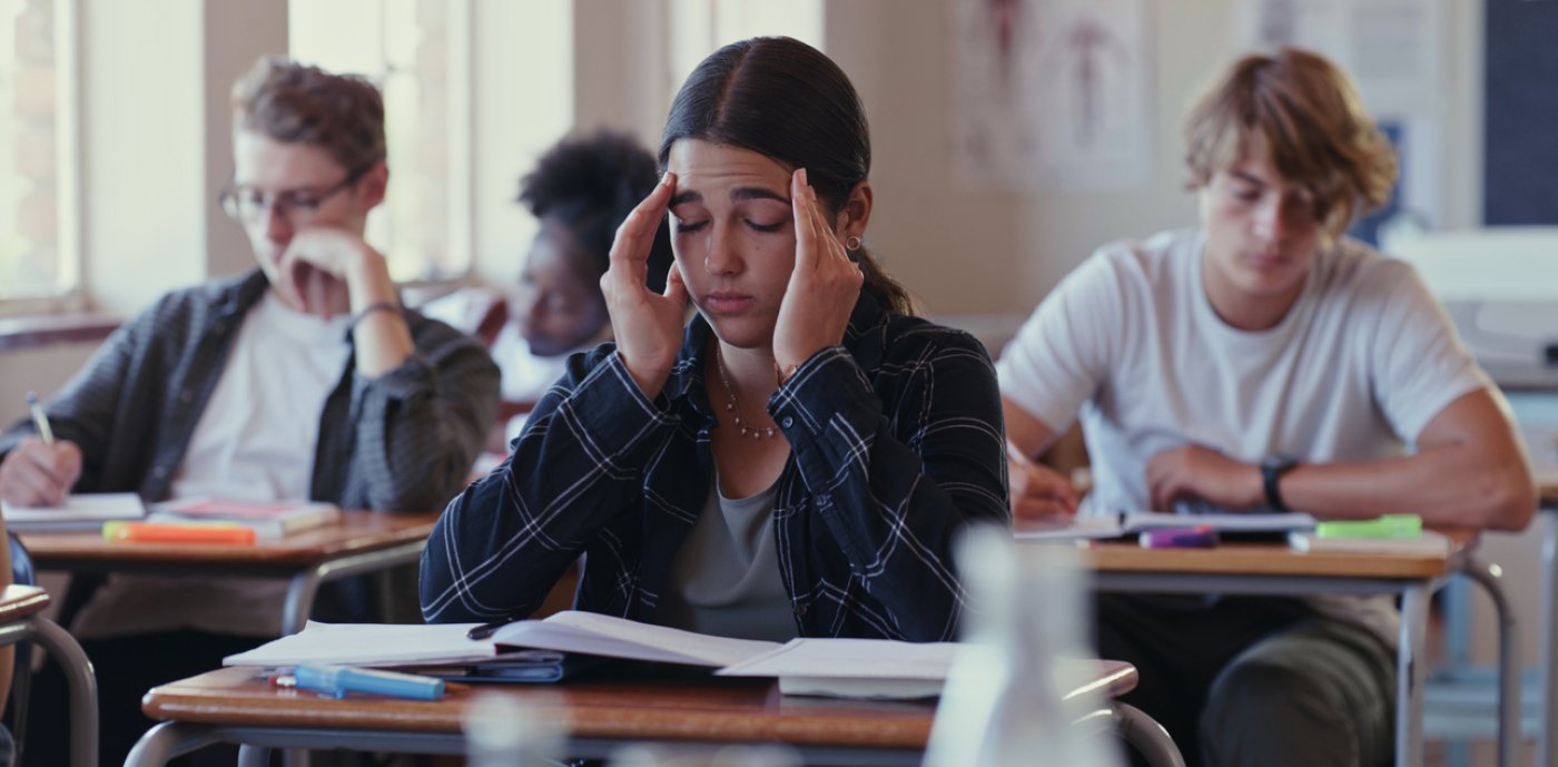 Inomhusmiljön på svenska skolor och i sjukvården har stora brister, visar en ny undersökning.